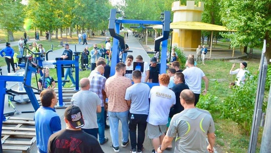 В Народный фитнес-парк в Заводском районе привезли первые тренажеры