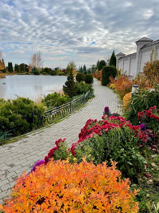 Вячеслав Володин поделился осенними снимками Иоанновского монастыря под Саратовом