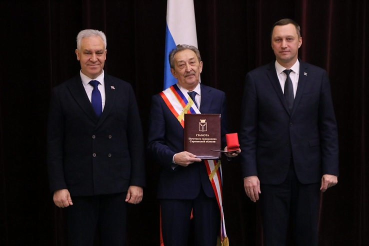 В думе Евгению Казанцеву вручили регалии Почетного гражданина Саратовской области