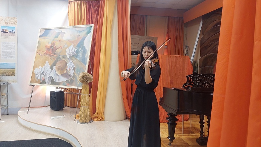 Китайские студенты устроили концерт в музее Саратова