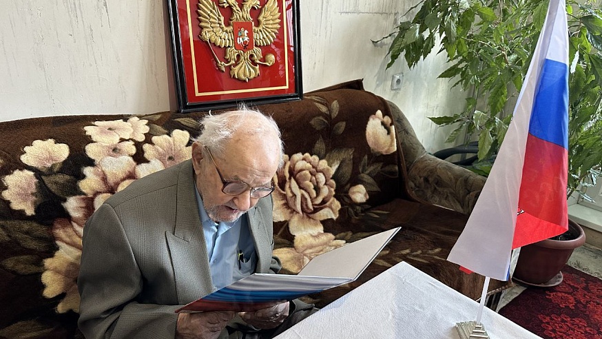 В Саратове мужчина получил свой первый российский паспорт в 91 год