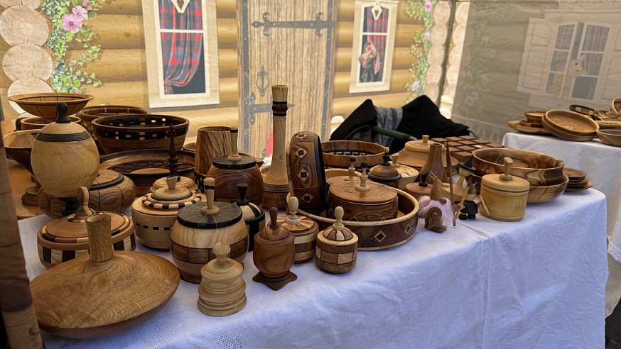 В Энгельсе проходит фестиваль-конкурс деревянного зодчества