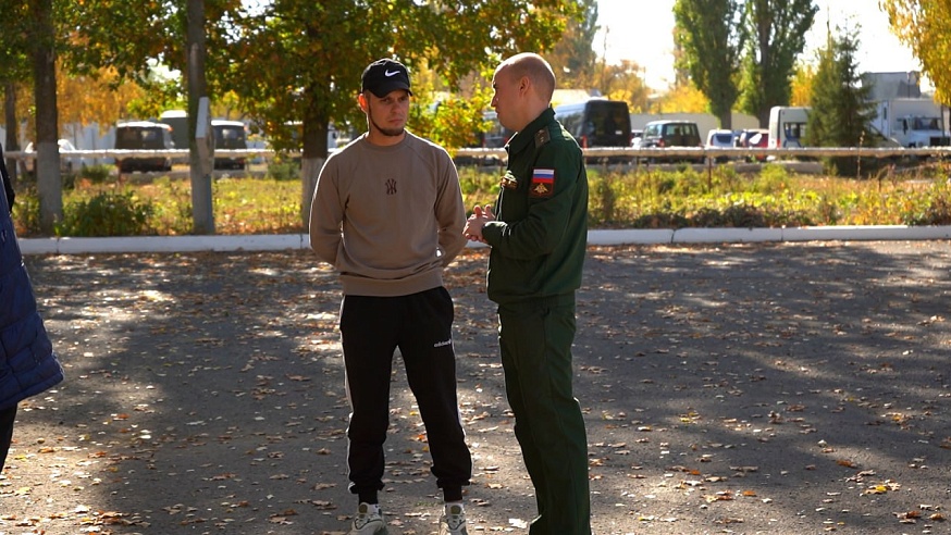 Еженедельно 200 саратовцев пополняют войска