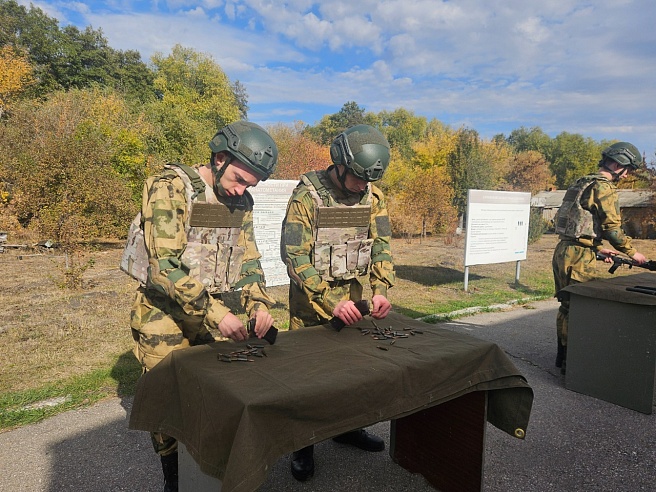 Саратовских студентов учат бросать гранаты
