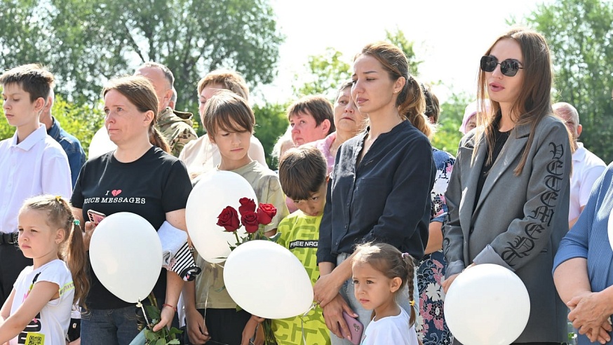 В школе Хвалынского района установили мемориальную доску погибшему во время СВО Николаю Галузину