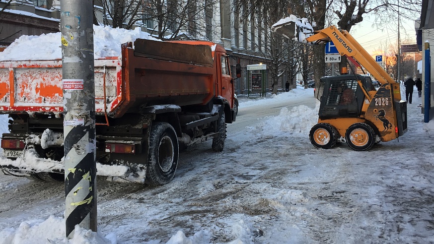 На саратовских улицах работает 187 снегоуборочных машин
