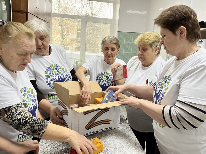 Саратовские «Серебряные» волонтеры собрали гуманитарную помощь бойцам в зоне СВО