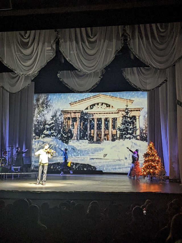 Сегодня День артиста в России