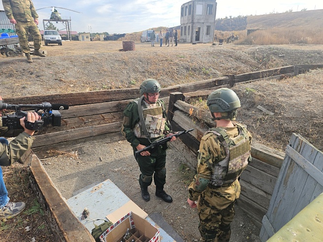 Саратовских студентов учат бросать гранаты