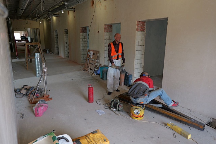 Более 50% строительных работ завершено в новой детской поликлинике в микрорайоне Звезда