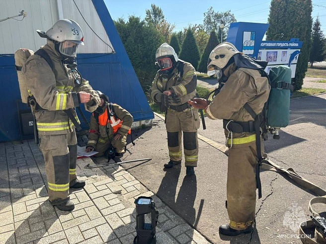 В Аткарске огнеборцы проводили учения на "Дельфине"