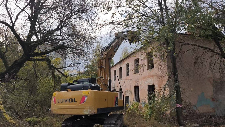 В Ленинском районе Саратова продолжают сносить аварийные дома