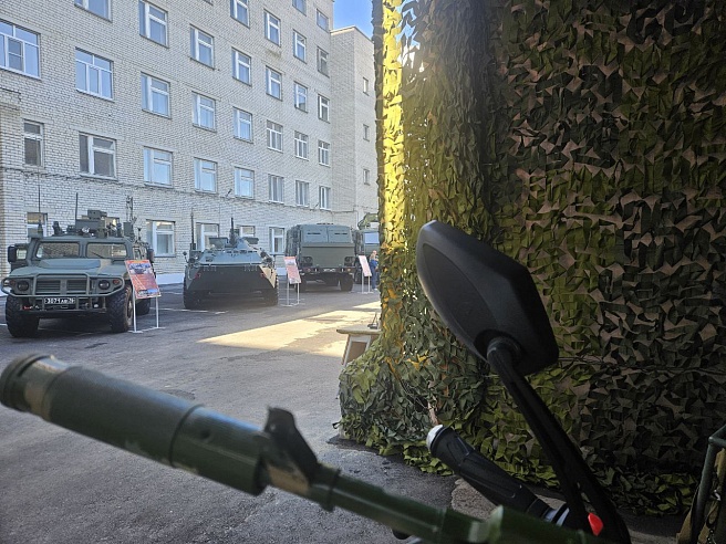 В Саратове в торжественной обстановке открыли высшее военное училище химзащиты