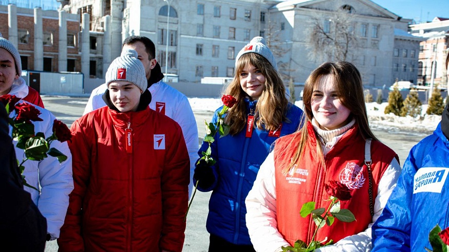 Саратовцы отметили 8 Марта патриотической акцией "Женщины.Весна.Россия"