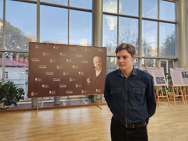 Павел Табаков приехал в Саратов на "отцовские" "Уроки"