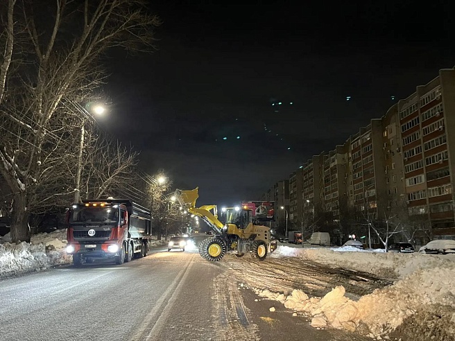 Ночью на расчистку дорог Саратовской области вышли более 280 единиц техники