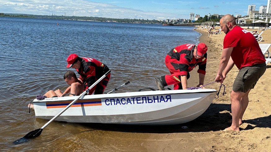 На саратовском пляже искусственное дыхание делали Геннадию