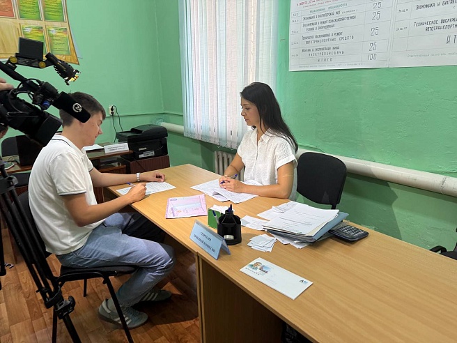 В Саратовской области обучают трактористов-машинистов в первом учебном центре России