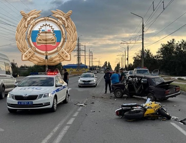 В Балакове в результате столкновения мотоцикла с "семеркой" погиб мотоциклист