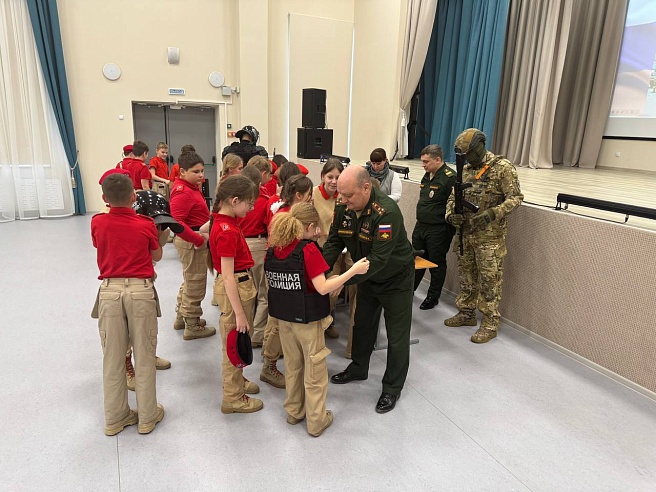 Саратовским школьникам рассказали о службе в военной полиции