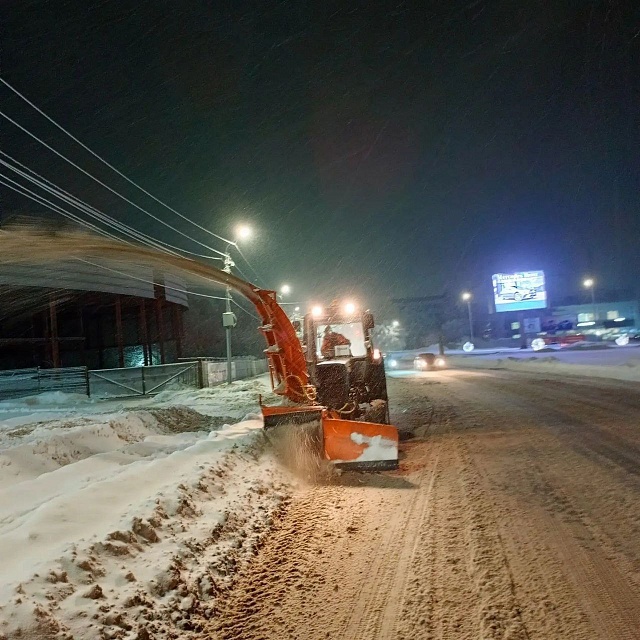 Почти 900 единиц спецтехники готово выйти на борьбу с последствиями очередного снегопада