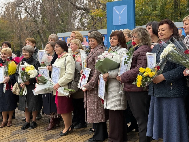 В Ленинском районе на доску почета занесли 24-х работников образования 