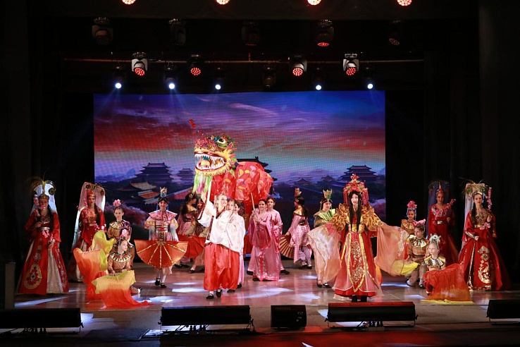 На "Русско-Китайской палитре" в Саратове собрались 1,5 тыс. артистов