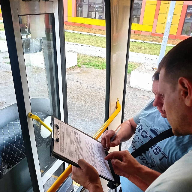 Сотрудники саратовского комитета продолжают ловить "зайцев"