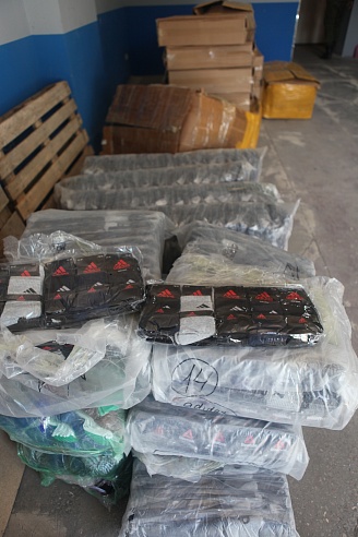 Саратовские таможенники передали на нужды СВО одежду на 2,2 миллиона рублей