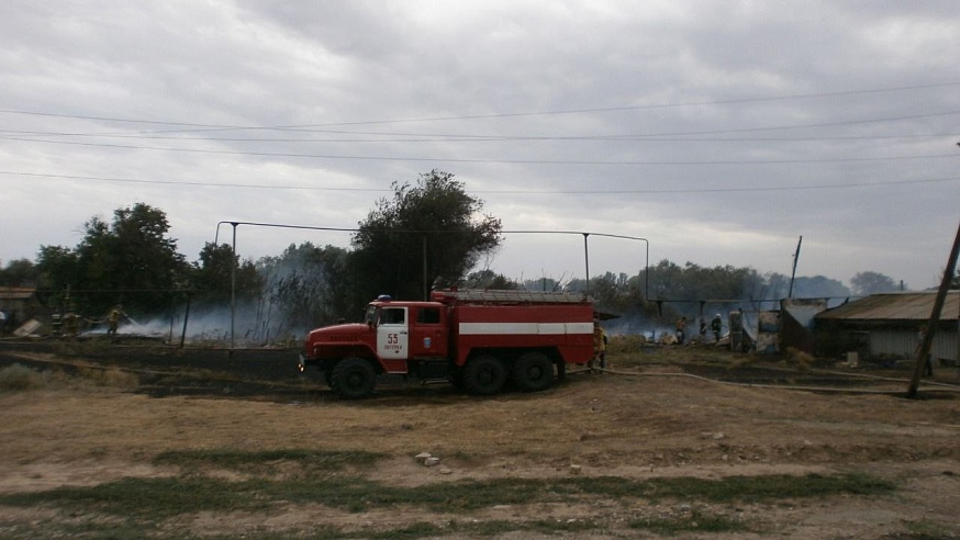 В Саратовской области из-за воспламенившейся травы чуть не загорелись дома
