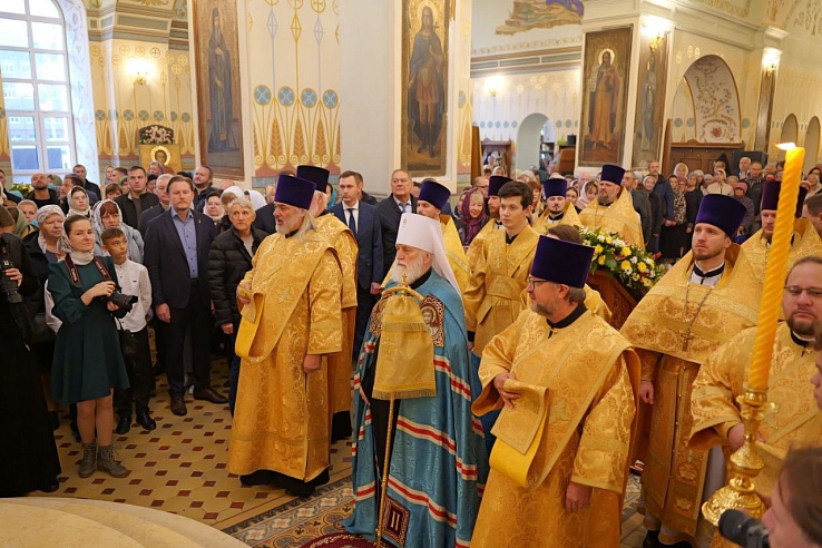 В Энгельсе освятили 200-летний храм