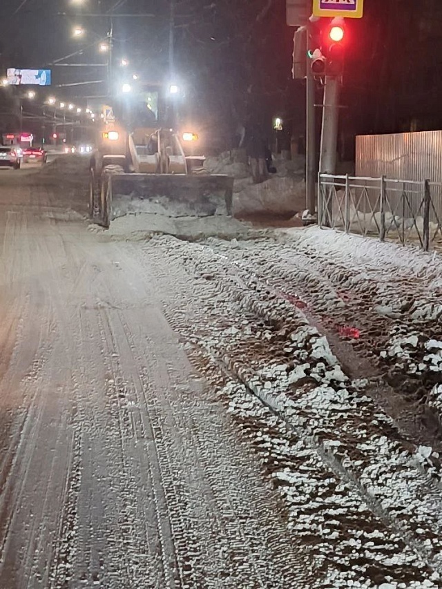 Ночью на дорогах Саратовской области работали 240 единиц техники