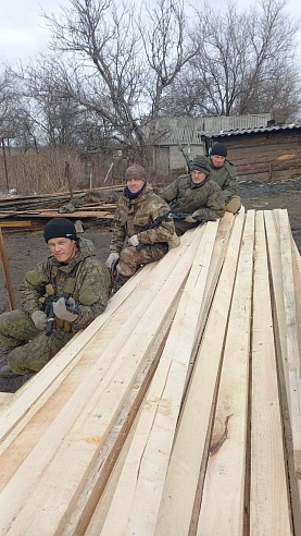 Саратовские военнослужащие выполняют боевые задачи - враг бежит