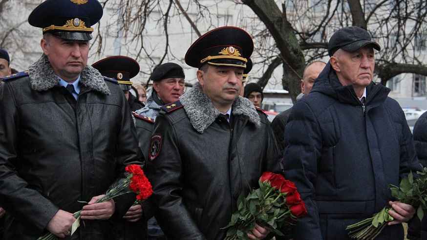 В Саратовской области почтили память погибших сотрудников органов внутренних дел