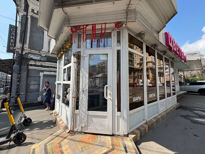 В центре Саратова чиновники нашли незаконные ларьки