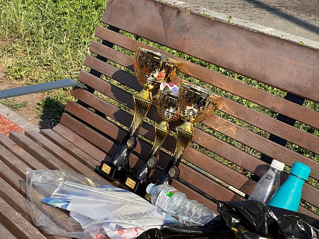 На набережной Саратова участники СВО соревновались в силе на уличных тренажерах