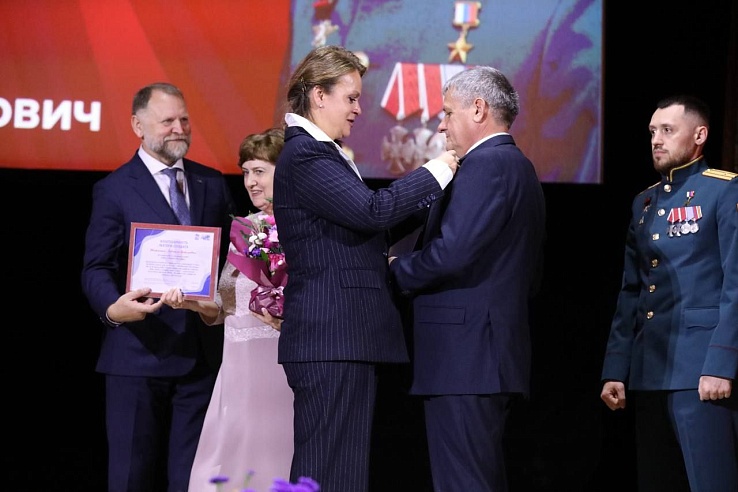 Отца Героя России из Саратовской области наградили медалью