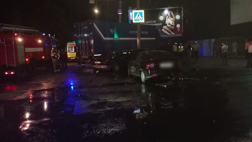 Трое погибли, четверо пострадали в ночном ДТП с грузовиком почты в центре Саратова