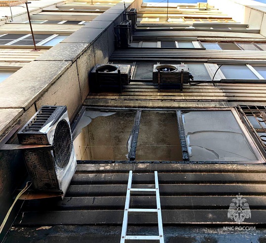 В центре Саратова из-за пожара в многоэтажке эвакуировали 11 человек