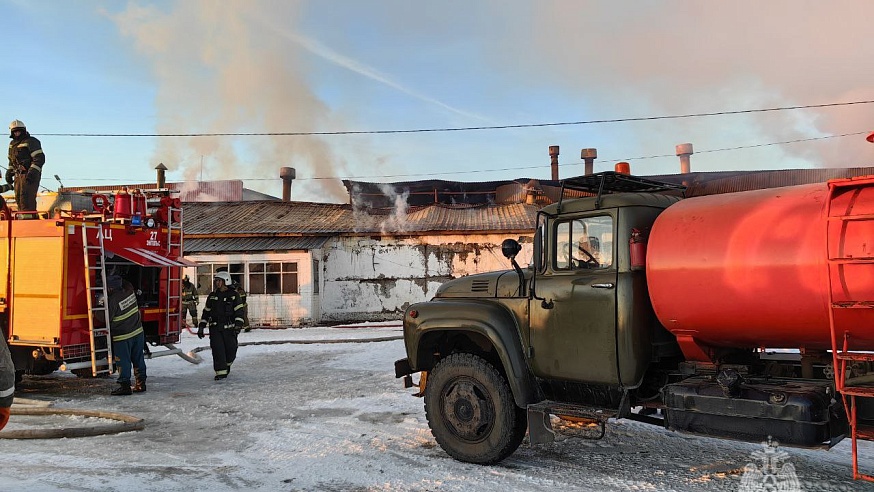 Под Саратовом горел цех по изготовлению ячеек для яиц