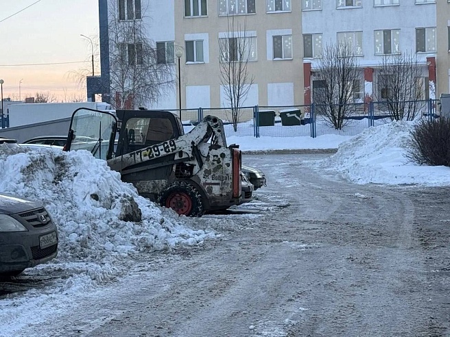 В Саратове депутаты Облдумы провели мониторинг уборки улиц и дворов от снега