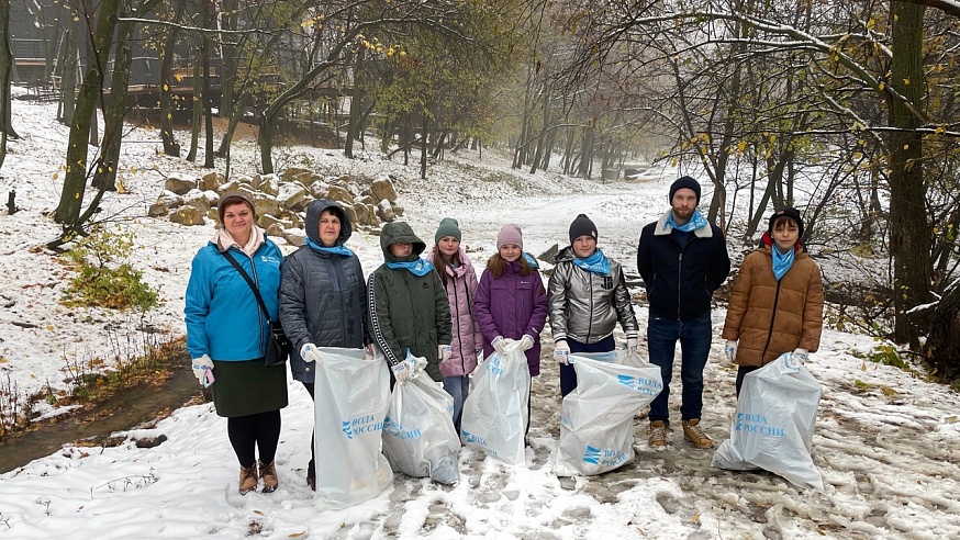 Саратовские школьники очистили лес от мусора, оставленного летом горожанами