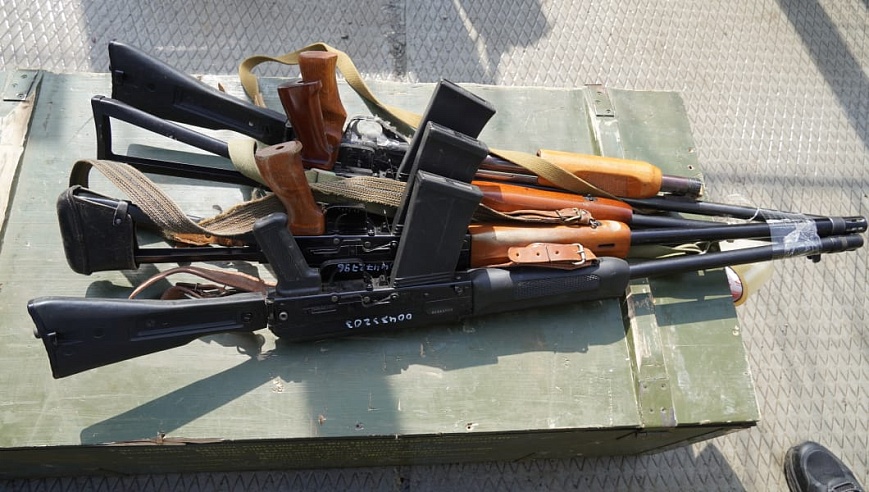 Саратовские правоохранители передали более 40 единиц оружия бойцам в зоне СВО