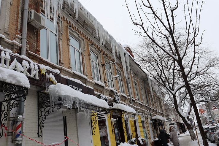 За прошедшие сутки с улиц Саратова вывезено более 45 тысяч кубометров снега