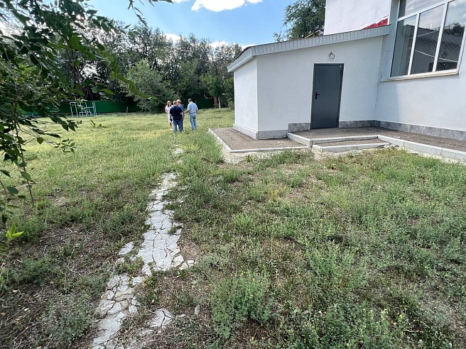 Панков: "По проекту Володина отремонтируют территории школ и детсадов в опорных селах Озинского района"