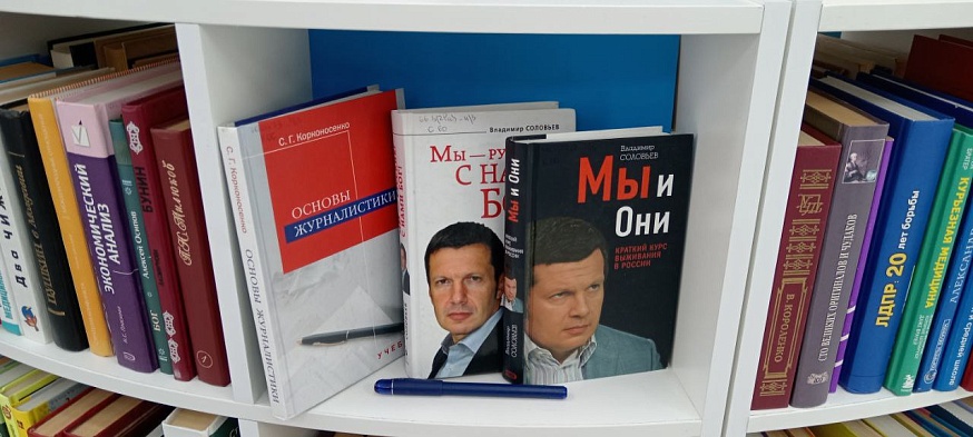 Жители Маркса выстроились в очередь в библиотеку