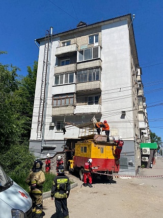 В Заводском районе с шестого этажа обрушились перила балкона