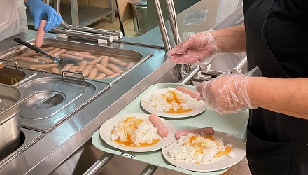 Школьное питание: меню единое, возможности разные?