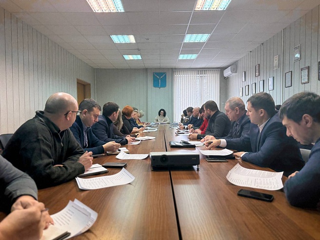 В районных администрациях Саратова работают штабы по вопросам устранения последствий снегопада