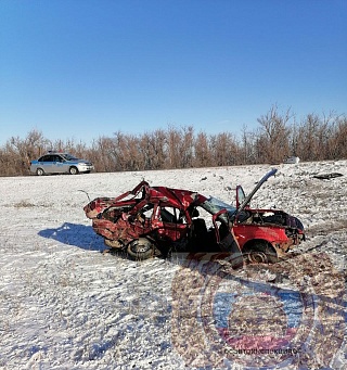 Спасатели сообщают о двух смертельных авариях в Саратовской области